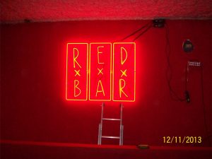 Neon – Red Bar – Neon vermelho simples e duplo.