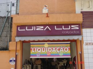 Vazado – Luiza Lus – Painel galvanizado com acrílico e iluminação fluorescente.