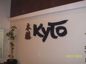 Letras – Kyto – Letreiro galvanizado modelo bloco.