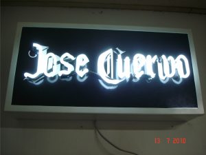 Display – José Cuervo – Neon – Caixa galvanizada com neon branco frontal